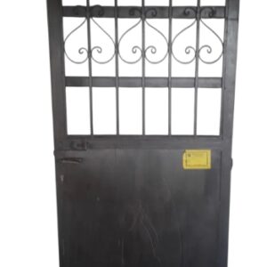 PUERTA DE HIERRO NEGRA