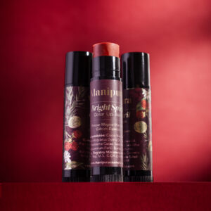 Bálsamo Labial Bright Spirit con Pino y Mora Silvestre.